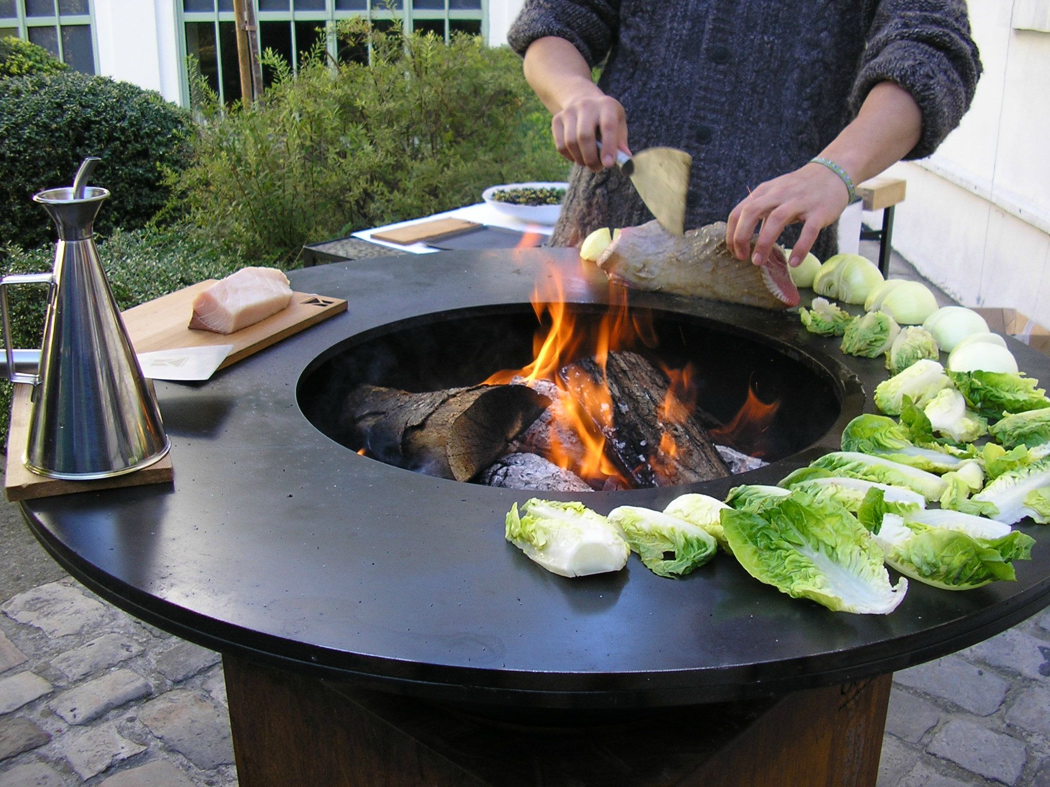 Un Braséro barbecue rond au bois à gagner ! - Quebec Rabais Gratuits