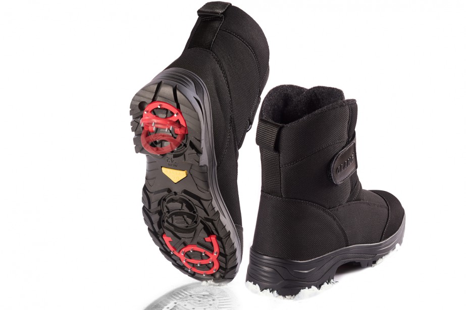 chaussures avec crampons intégrés