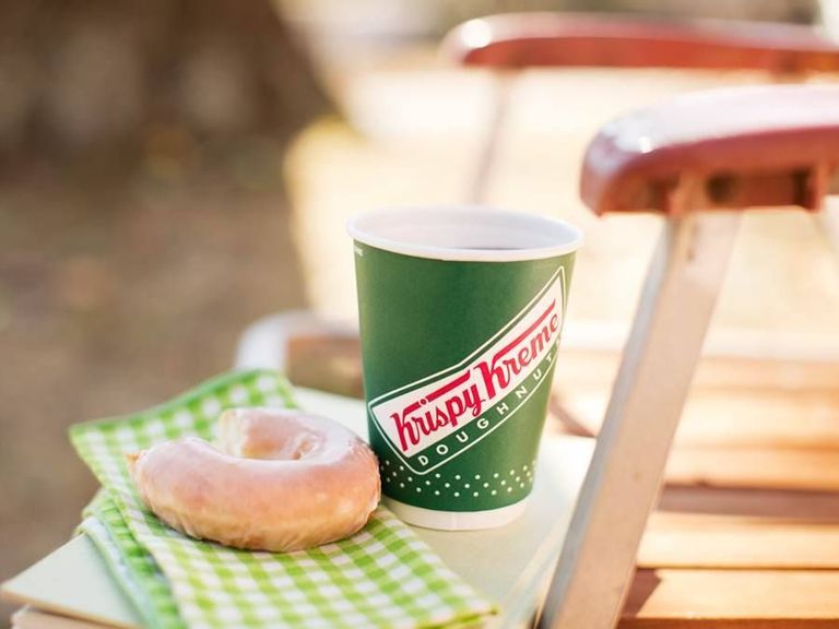 Café et un beignet au sucre GRATUITS