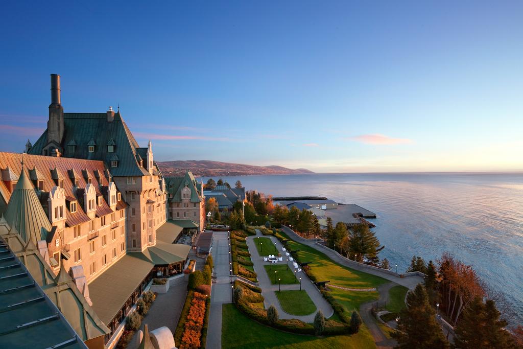 Gagnez un week-end Spa pour 2 au Fairmont Le Manoir Richelieu, Porsche Cayman incluse!