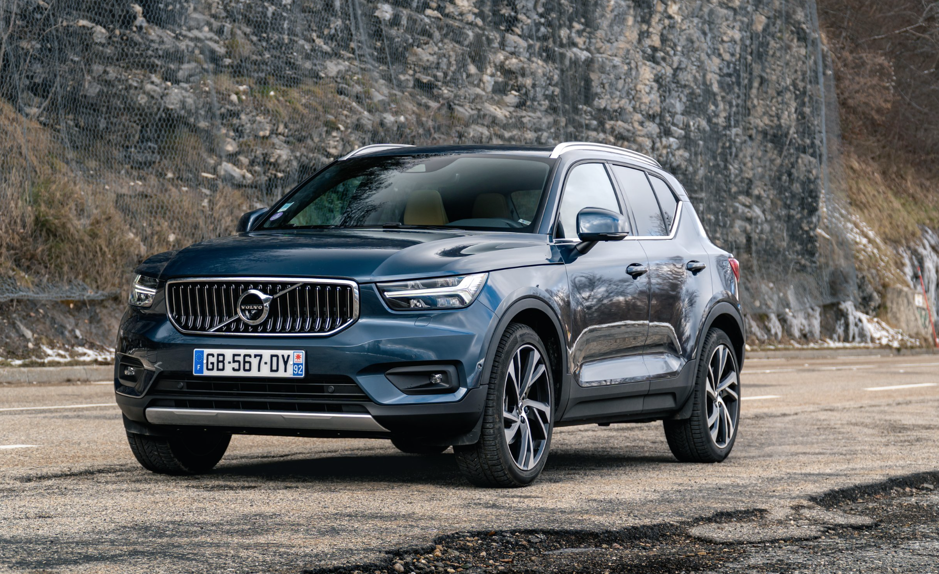 Gagnez une Volvo XC40 + 36000 cartes-cadeaux Starbucks !