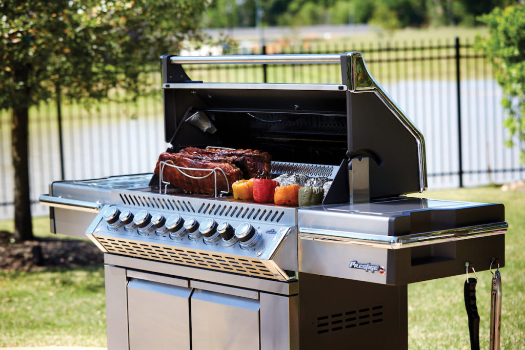 2 BBQ Grills Napelon, des saucisses Maple Lodge Farms et plus !