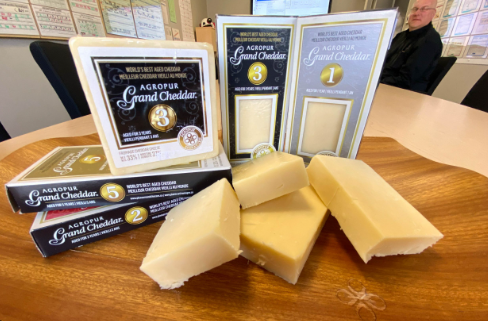 Obtenez gratuitement un emballage du Grand Cheddar 3 ans d’Agropur !