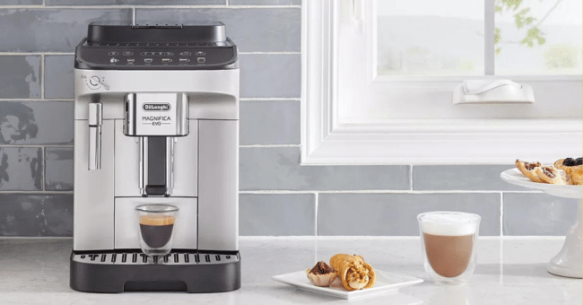 Concours « Boutique de la Balayeuse »: Remportez une machine espresso automatique De’Longhi Magnifica Evo (1200$)